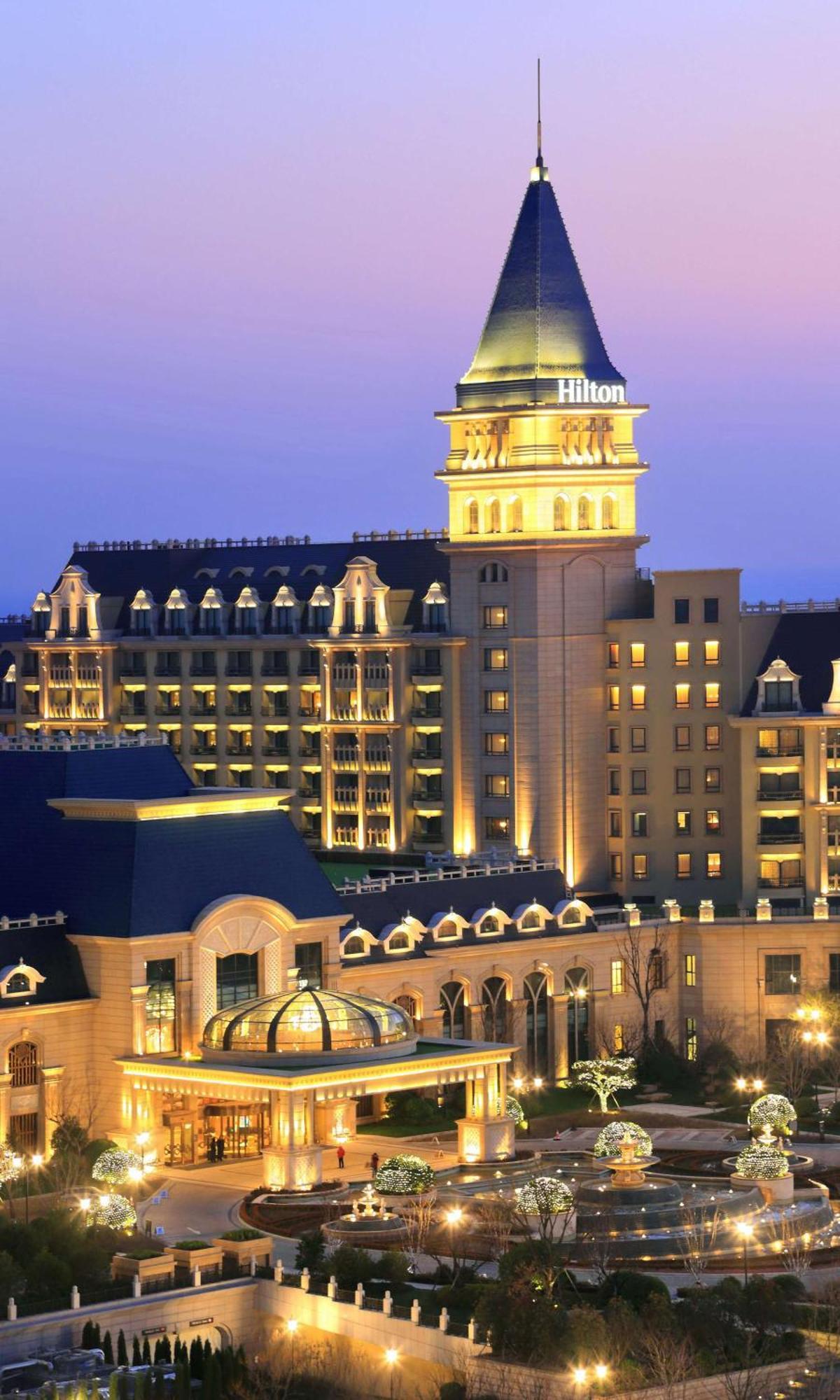 Hilton Qingdao Golden Beach - Beer Halls Экстерьер фото